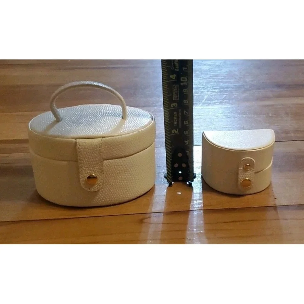 White Textured Faux Leather Jewelry Case Set Round Travel Vanity Organizer